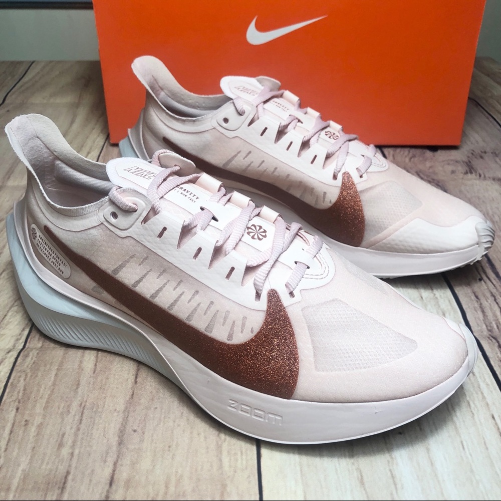 Women’s NIKE Zoom Gravity Pink Bronze Size 8